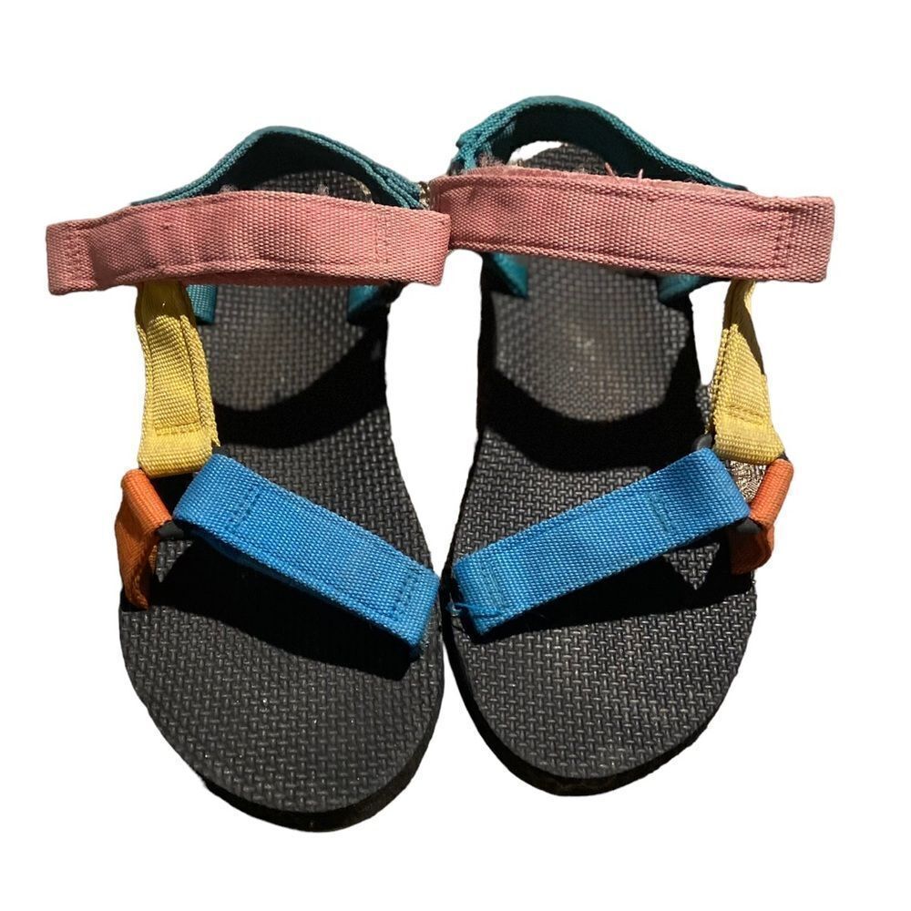 Adorable casual sandals with Velcro straps so cute size 7